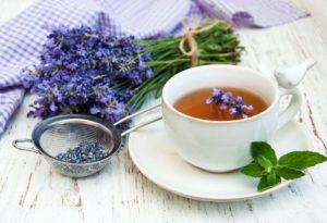 طرز تهیه دمنوش سنبل الطیب و اسطوخودوس + خواص و فواید آن