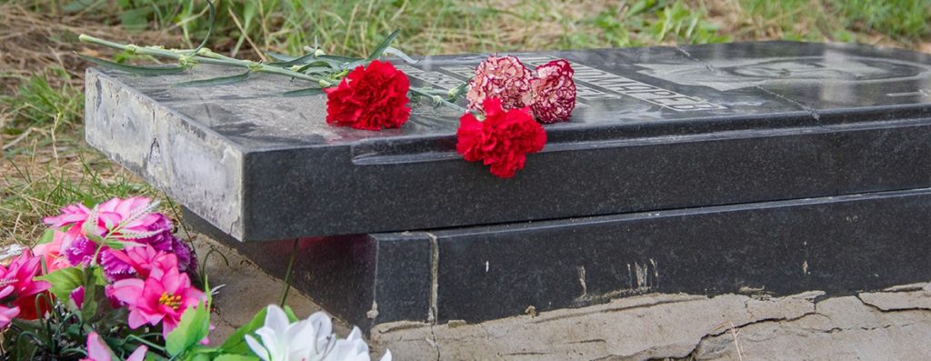 علت خوابیدن در قبر قبل از دفن میت چیست؟