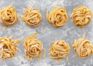 طرز تهیه خمیر پاستا خانگی بسیار راحت و خوشمزه مرحله به مرحله