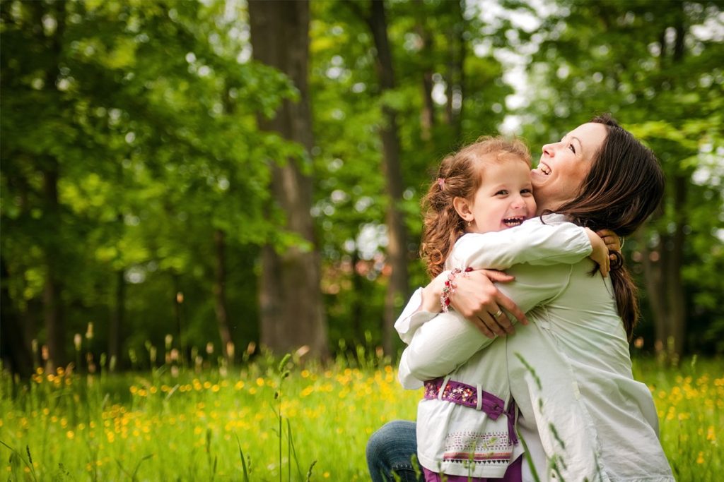 متن تبریک روز دختر از طرف مادر (احساسی و زیبا مخصوص 1402)