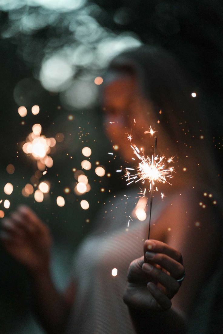 ژست عکس تولد بدون چهره با بادکنک