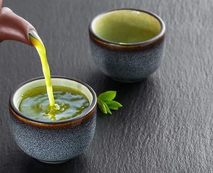 طرز تهیه دمنوش گشنیز به 3 روش همراه با ذکر خواص