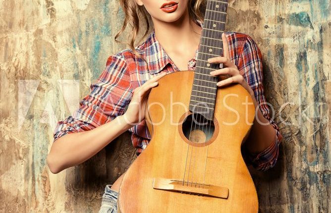 ژست عکس با گیتار دخترانه
