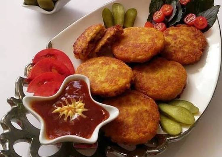 طرز تهیه کوکوی مرغ با سیب زمینی خام