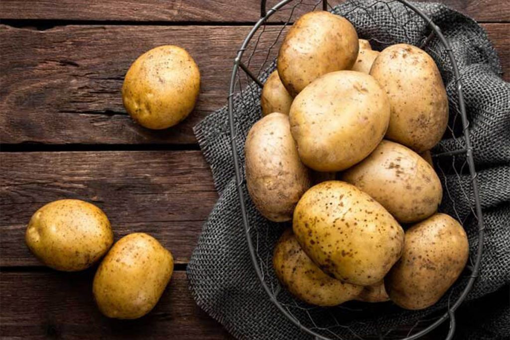 کالری سیب زمینی چقدر است؟ (ارزش غذایی و ویتامین ها)