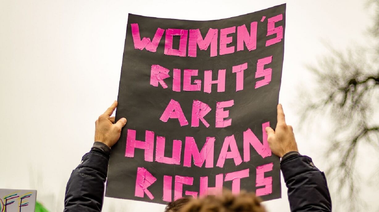 جملات انگلیسی در مورد حقوق زنان با ترجمه فارسی