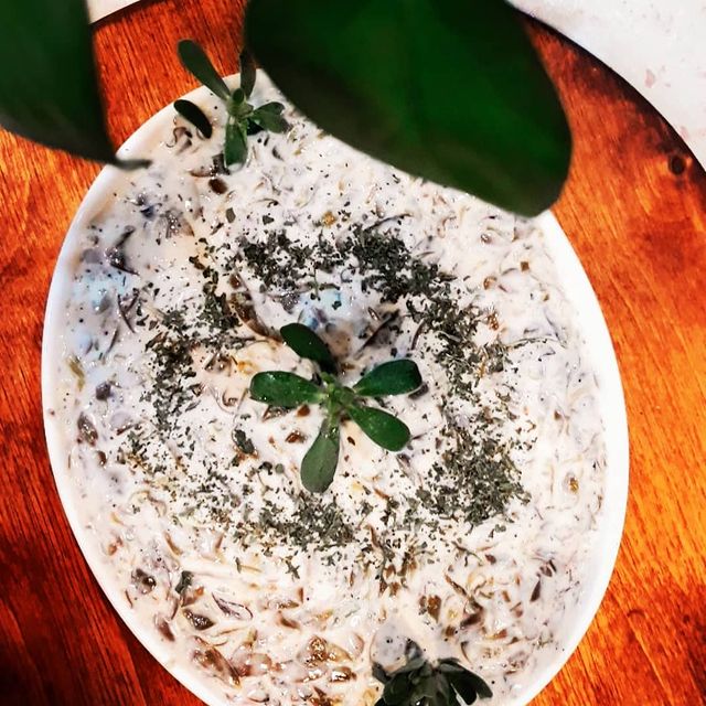 طرز تهیه بورانی خرفه با ماست
