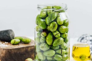 طرز تهیه زیتون کنسروی در خانه (زیتون شور خانگی)