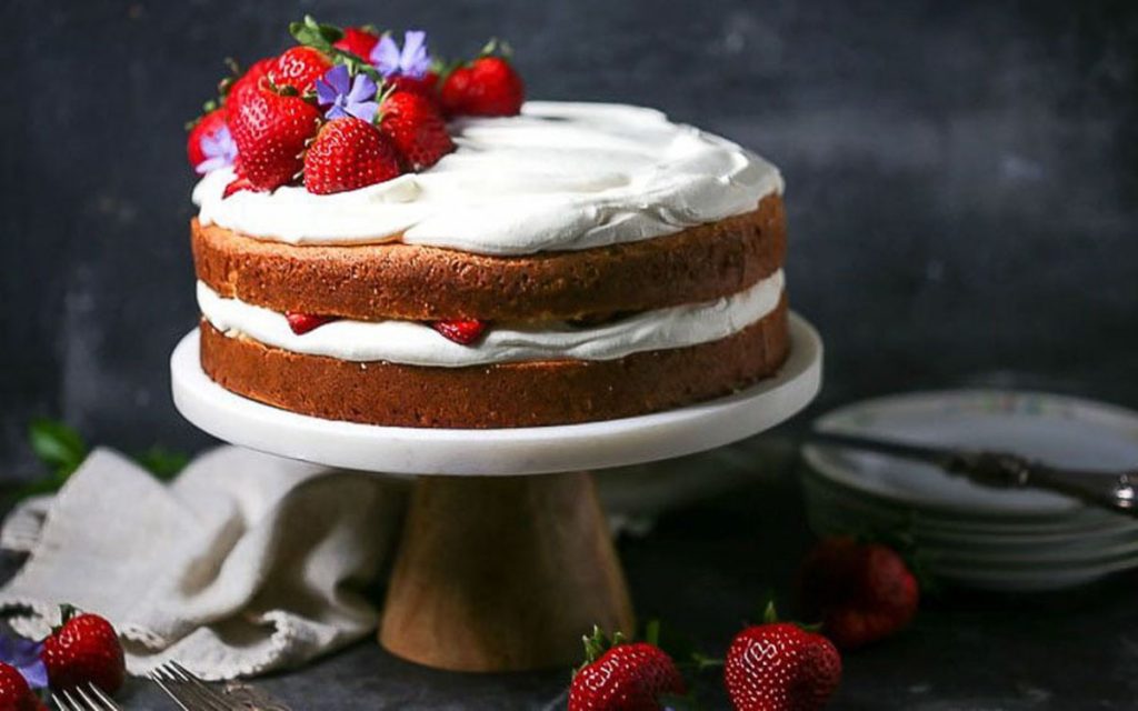 طرز تهیه کیک اسفنجی ساده برای 12 نفر