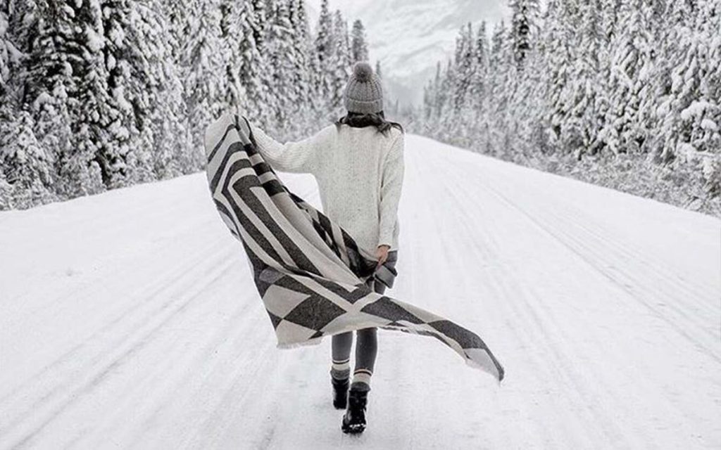 عکس دختر در برف برای پروفایل (زیبا، جذاب و خاص)