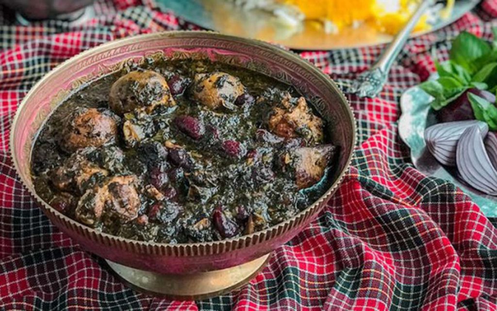 علت تلخ شدن قورمه سبزی چیست و چگونه تلخی قورمه سبزی را از بین ببریم