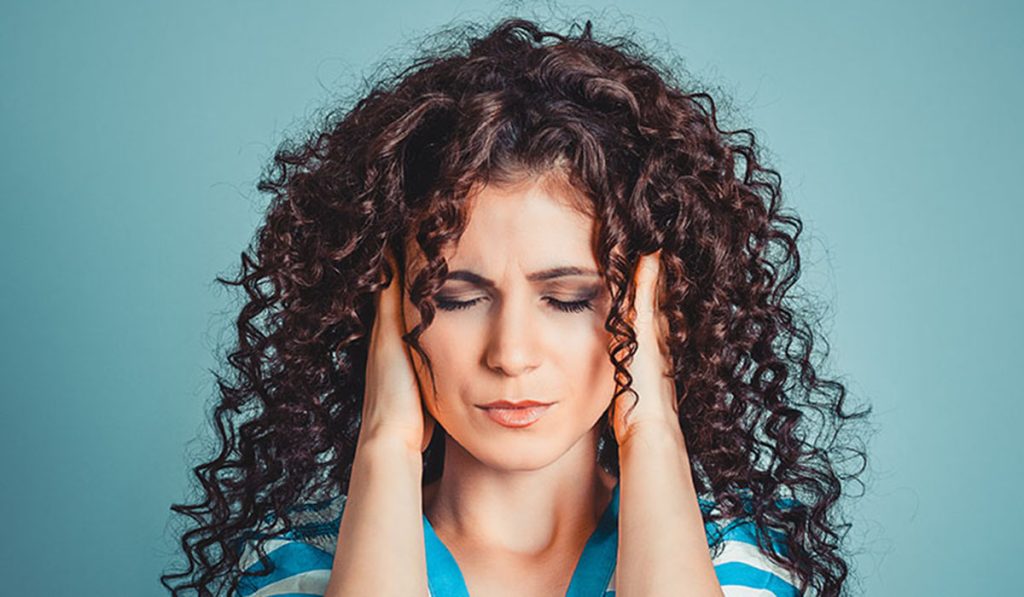 صدای وزوز مگس در گوش نشانه چیست، برای درمان چه کنیم؟