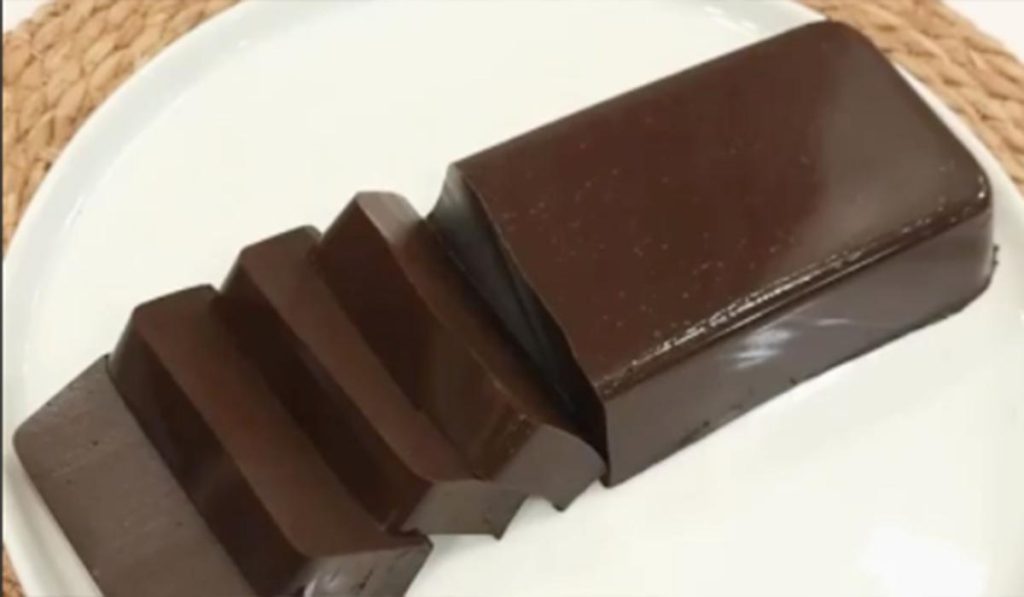 طرز تهیه دسر شکلاتی بدون فر و آرد بسیار خوشمزه و ساده