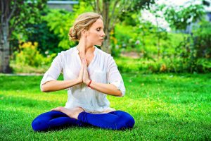 فواید یوگا برای زنان که باعث شده یوگا یک ورزش محبوب باشد