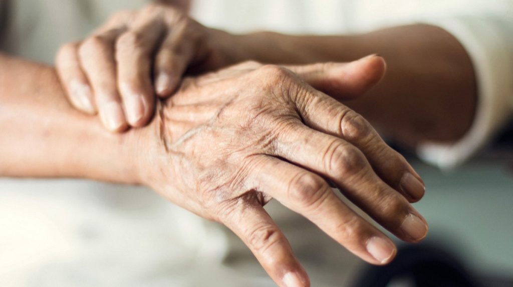 لرزش دست نشانه چیست؟