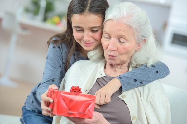 بهترین هدیه برای خانم های مسن