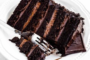 طرز تهیه کیک تابه ای شکلاتی خانگی خوشمزه بدون فر