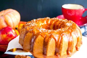 طرز تهیه کیک کدو حلوایی با ماست