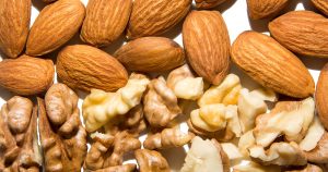 ایا گردو و بادام قند دارد