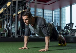 حرکت برپی در ورزش چیست و چه عضلاتی را درگیر می‌ کند؟