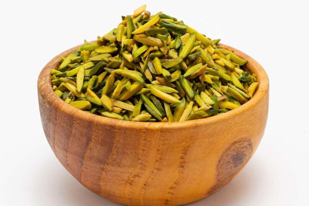 طرز تهیه خلال پسته خانگی برای تزیین برنج و انواع دسر و شیرینی