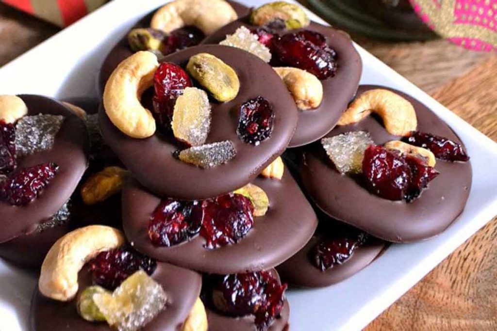 طرز تهیه شوکوآجیلی (شکلات آجیلی) خانگی