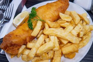 طرز تهیه فیش اند چیپس با دلستر رستورانی اصل به همراه سس