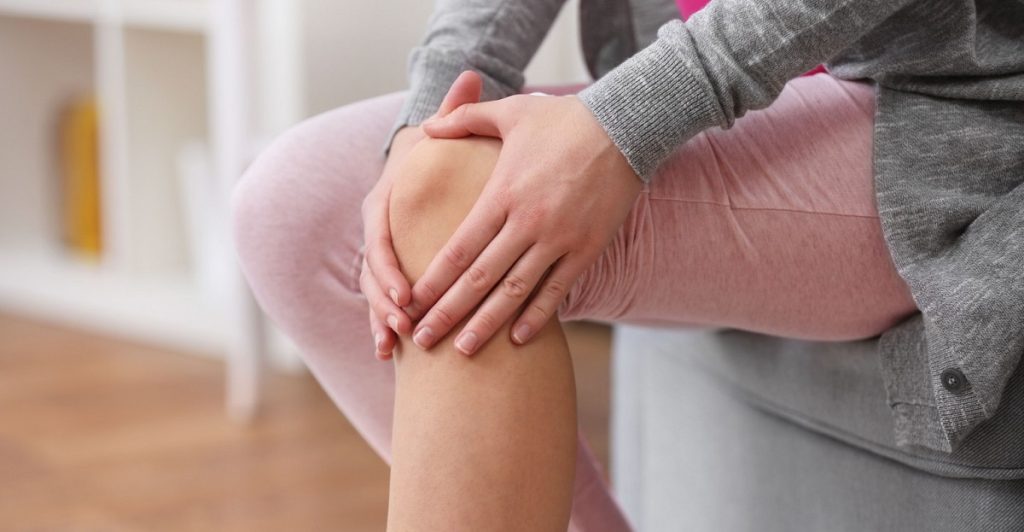 علت صدا دادن زانو هنگام راه رفتن چیست