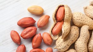 فواید بادام زمینی برای زنان و مردان