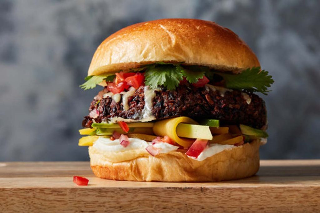 طرز تهیه 3 همبرگر گیاهی خانگی (با سویا، عدس، لوبیا)