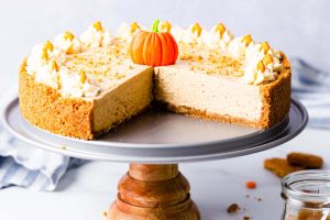 طرز تهیه چیز کیک کدو حلوایی یخچالی خوشمزه و خوش قیافه