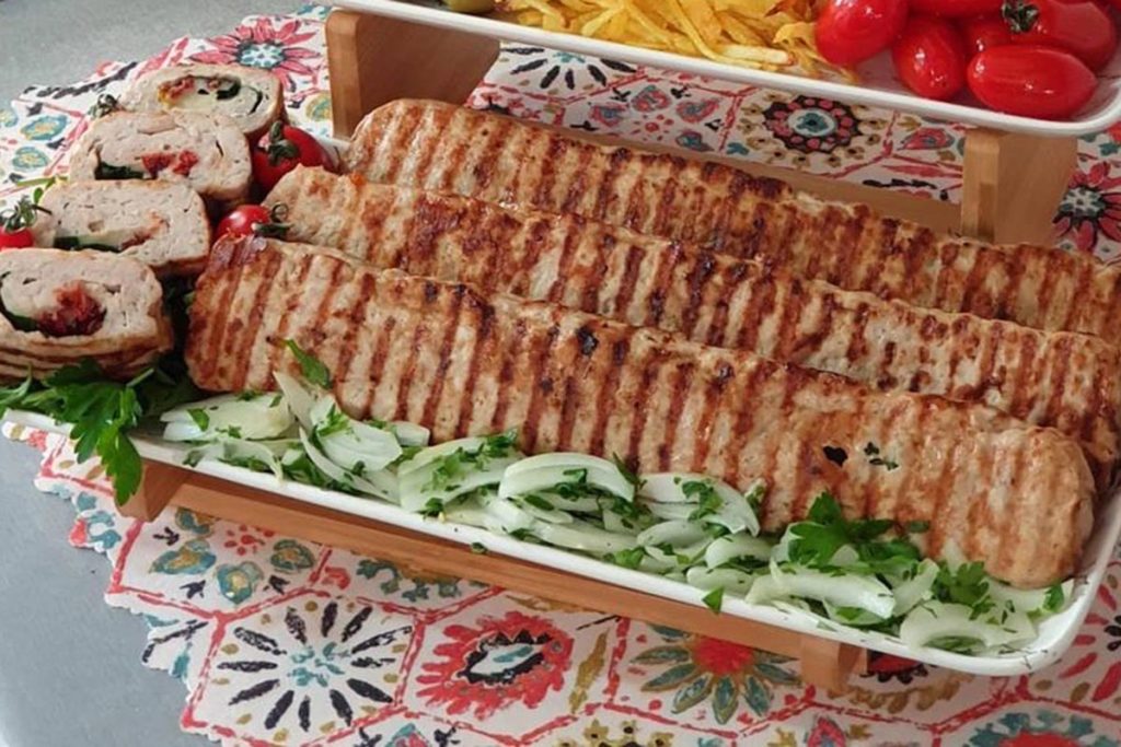 طرز تهیه کباب کوبیده مرغ شکم پر غذای مجلسی خوشمزه و راحت