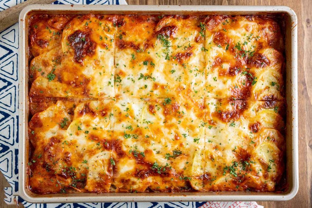 طرز تهیه گراتن مرغ و بادمجان و سیب زمینی خوشمزه و راحت