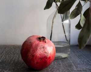 خواص شگفت‌ انگیز پوست انار برای پوست، مو و سلامتی