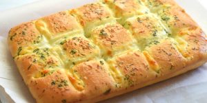 طرز تهیه نان سیر با خمیر خانگی