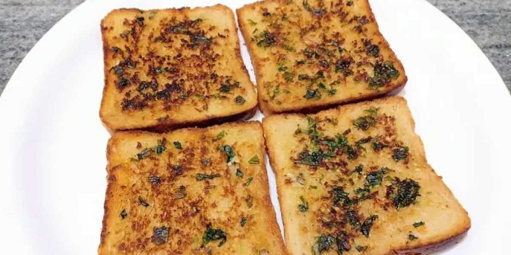طرز تهیه نان سیر با نان تست بدون فر و با فر