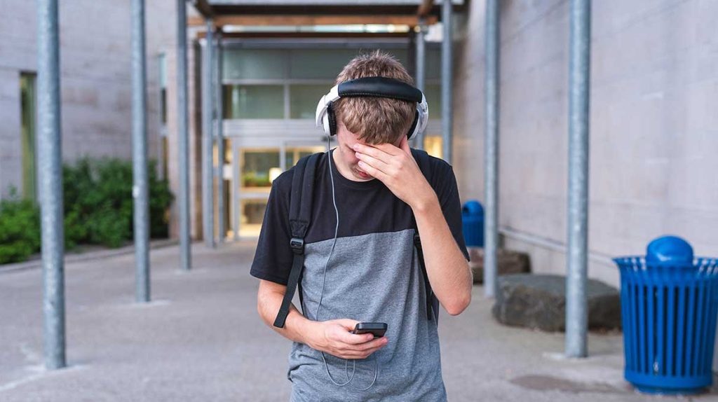 چرا نوجوانان عصبی هستند (علل رایج عصبانیت نوجوانان)