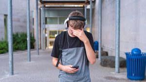 چرا نوجوانان عصبی هستند (علل رایج عصبانیت نوجوانان)