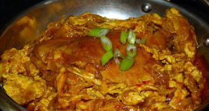 طرز تهیه خورش چغرتمه مرغ گیلانی خوشمزه مرحله به مرحله