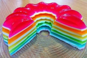 طرز تهیه ژله چند رنگ در قالب با ذکر نکات