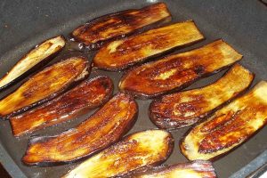 راه های سرخ كردن بادمجان با روغن كم