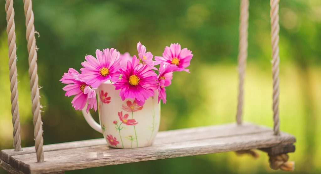 شعر در وصف بهار از شاملو؛ کوتاه، زیبا و خواندنی