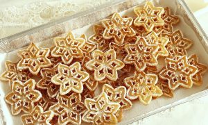 طرز تهیه شیرینی نان پنجره ای نرم و کم روغن با پیمانه لیوان