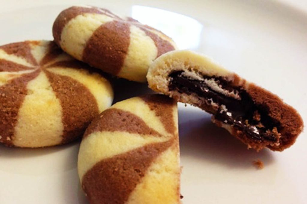 طرز تهیه بیسکویت های بای خانگی بدون فر