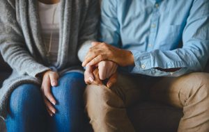 با کسی که سرطان دارد چگونه رفتار کنیم (بر اساس تجربیات)