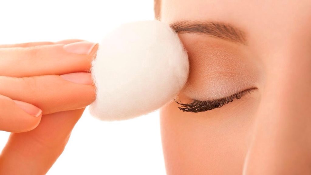 بهترین پاک کننده آرایش صورت خانگی (7 آرایش پاک کن برای انواع پوست)