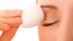 بهترین پاک کننده آرایش صورت خانگی (7 آرایش پاک کن برای انواع پوست)