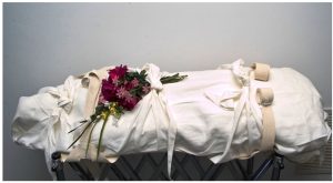 تفاوت کفن مرد با زن؛ کفن میت مردانه یا زنانه