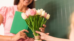 متن تبریک روز معلم (به پدر، مادر، همسر، خواهر و برادرزاده و …)