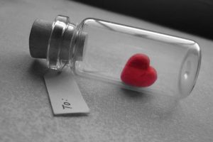 متن درباره دوست داشتن پنهانی (کوتاه و زیبا)